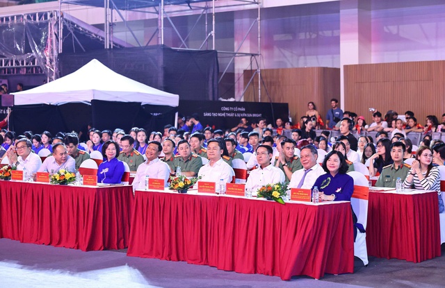 Chương trình nghệ thuật đặc biệt ‘Hà Nội – Khí phách ngàn năm – Vươn mình toả sáng’- Ảnh 1. Chương trình nghệ thuật đặc biệt ‘Hà Nội – Khí phách ngàn năm – Vươn mình toả sáng’- Ảnh 1.