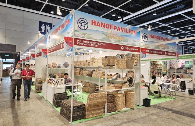 Hà Nội tham dự Hội chợ quốc tế hàng thủ công mỹ nghệ tại Hồng Kông - Ảnh 2. Hà Nội tham dự Hội chợ quốc tế hàng thủ công mỹ nghệ tại Hồng Kông - Ảnh 2.