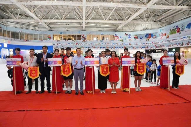 Khai mạc Giải vô địch trẻ Trượt băng quốc gia năm 2025- Ảnh 1. Khai mạc Giải vô địch trẻ Trượt băng quốc gia năm 2025- Ảnh 1.