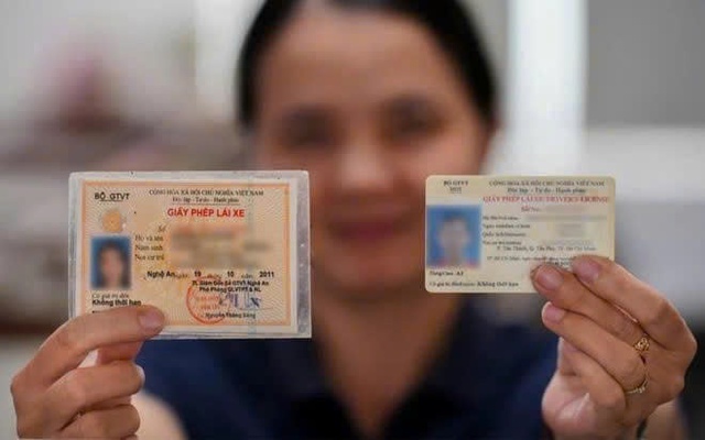 Hà Nội khuyến khích người dân đổi giấy phép lái xe giấy bìa sang thẻ nhựa PET- Ảnh 1. Hà Nội khuyến khích người dân đổi giấy phép lái xe giấy bìa sang thẻ nhựa PET- Ảnh 1.