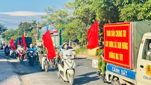 Ra quân tuyên truyền xây dựng xã không ma túy- Ảnh 1. Ra quân tuyên truyền xây dựng xã không ma túy- Ảnh 1.