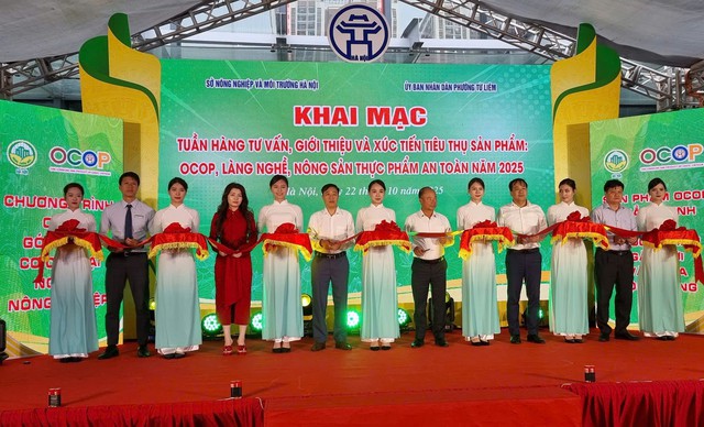 Giới thiệu, quảng bá sản phẩm an toàn đến cư dân nội đô- Ảnh 1. Giới thiệu, quảng bá sản phẩm an toàn đến cư dân nội đô- Ảnh 1.