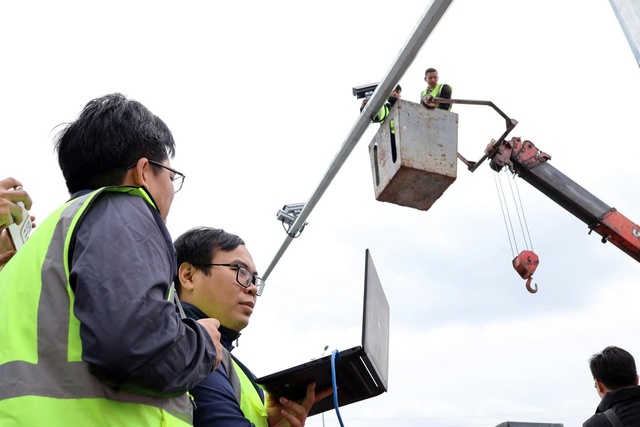 Hà Nội: Gần 1.900 camera AI sẽ tính lưu lượng giao thông để thay đổi chu kỳ đèn phù hợp- Ảnh 1. Hà Nội: Gần 1.900 camera AI sẽ tính lưu lượng giao thông để thay đổi chu kỳ đèn phù hợp- Ảnh 1.