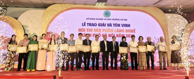 Trao giải Hội thi sản phẩm làng nghề TP. Hà Nội năm 2025- Ảnh 2. Trao giải Hội thi sản phẩm làng nghề TP. Hà Nội năm 2025- Ảnh 2.