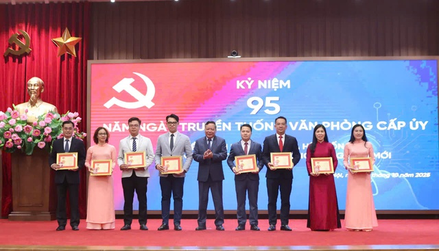 Tiếp tục tham mưu hiệu quả, xây dựng cán bộ văn phòng cấp ủy chuyên nghiệp- Ảnh 1. Tiếp tục tham mưu hiệu quả, xây dựng cán bộ văn phòng cấp ủy chuyên nghiệp- Ảnh 1.
