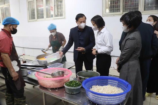 Kiểm tra đột xuất tại Trường Tiểu học Cự Khê và Kim Thư- Ảnh 2. Kiểm tra đột xuất tại Trường Tiểu học Cự Khê và Kim Thư- Ảnh 2.