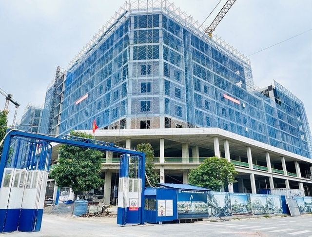 Chủ đầu tư dựng bạt cho dân xếp hàng nộp hồ sơ mua nhà ở xã hội tại Đông Anh- Ảnh 2. Chủ đầu tư dựng bạt cho dân xếp hàng nộp hồ sơ mua nhà ở xã hội tại Đông Anh- Ảnh 2.