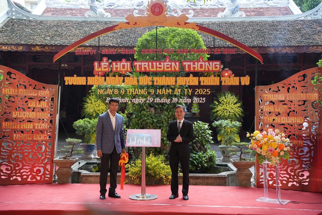 Tổ chức lễ hội truyền thống tưởng niệm ngày Hóa Đức Thánh Huyền Thiên Trấn Vũ- Ảnh 2. Tổ chức lễ hội truyền thống tưởng niệm ngày Hóa Đức Thánh Huyền Thiên Trấn Vũ- Ảnh 2.