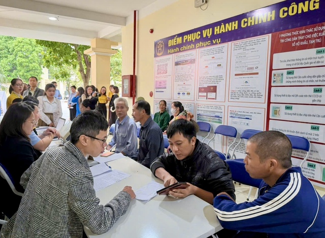 Hà Nội thí điểm 15 ngày giải quyết thủ tục hành chính phi địa giới- Ảnh 1. Hà Nội thí điểm 15 ngày giải quyết thủ tục hành chính phi địa giới- Ảnh 1.