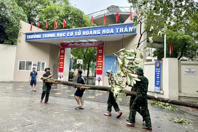 Sở GD&ĐT Hà Nội cho phép các trường dạy học linh hoạt khi ứng phó bão số 11- Ảnh 1.