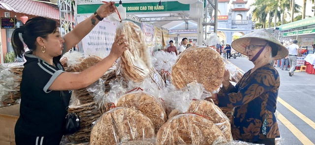 Khai mạc Triển lãm sản phẩm OCOP, thủ công mỹ nghệ, làng nghề Hà Nội- Ảnh 3.