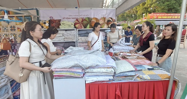 Khai mạc Triển lãm sản phẩm OCOP, thủ công mỹ nghệ, làng nghề Hà Nội- Ảnh 2.