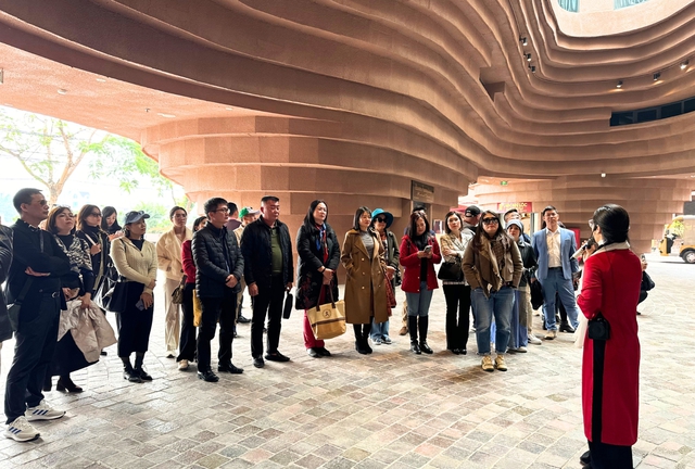 Hà Nội trên hành trình đánh thức tiềm năng du lịch đường thủy- Ảnh 1.