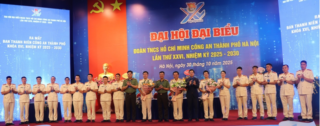 Tuổi trẻ Công an Thủ đô với bản lĩnh chính trị vững vàng, tinh thần trách nhiệm, chủ động, sáng tạo - Ảnh 1. Tuổi trẻ Công an Thủ đô với bản lĩnh chính trị vững vàng, tinh thần trách nhiệm, chủ động, sáng tạo - Ảnh 1.