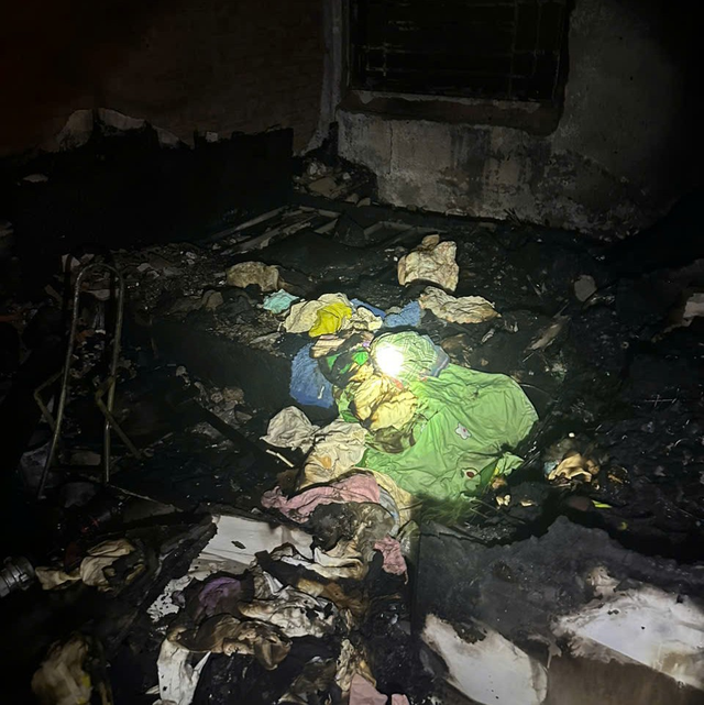 Hà Nội: Kịp thời dập tắt đám cháy tại chung cư phường Quan Hoa- Ảnh 1. Hà Nội: Kịp thời dập tắt đám cháy tại chung cư phường Quan Hoa- Ảnh 1.