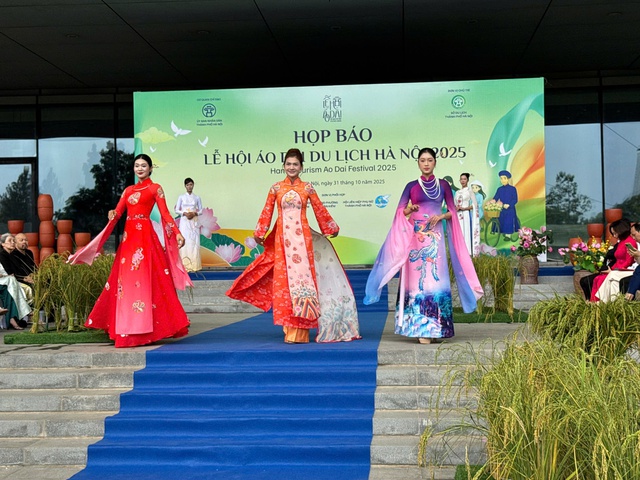 Lễ hội Áo dài Du lịch Hà Nội 2025: Tôn vinh di sản, quảng bá du lịch Thủ đô- Ảnh 2. Lễ hội Áo dài Du lịch Hà Nội 2025: Tôn vinh di sản, quảng bá du lịch Thủ đô- Ảnh 2.