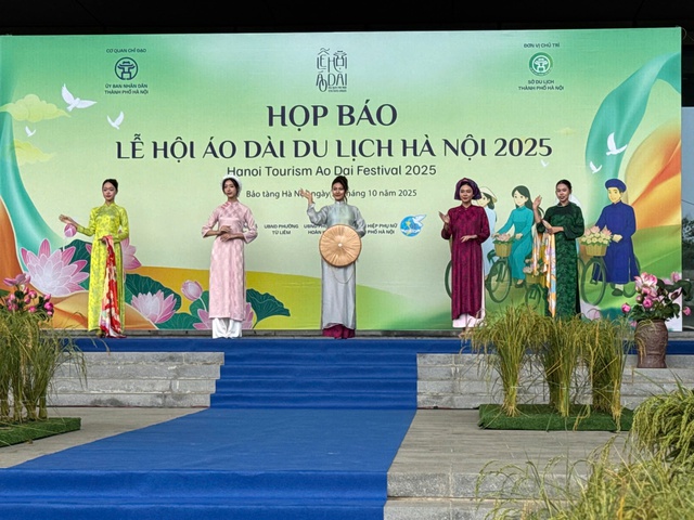Lễ hội Áo dài Du lịch Hà Nội 2025: Tôn vinh di sản, quảng bá du lịch Thủ đô- Ảnh 3. Lễ hội Áo dài Du lịch Hà Nội 2025: Tôn vinh di sản, quảng bá du lịch Thủ đô- Ảnh 3.
