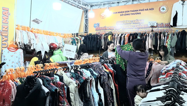 ‘Ngày hội khuyến mại tháng 11’: Tưng bừng khuyến mại-Rộn ràng mua sắm- Ảnh 2. ‘Ngày hội khuyến mại tháng 11’: Tưng bừng khuyến mại-Rộn ràng mua sắm- Ảnh 2.