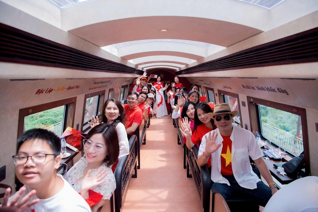 Hà Nội đánh thức tiềm năng du lịch đường sắt- Ảnh 1.