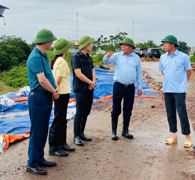 Hà Nội: Chủ động sơ tán dân, sẵn sàng hộ đê sông Cầu, sông Cà Lồ - Ảnh 1. Hà Nội: Chủ động sơ tán dân, sẵn sàng hộ đê sông Cầu, sông Cà Lồ - Ảnh 1.