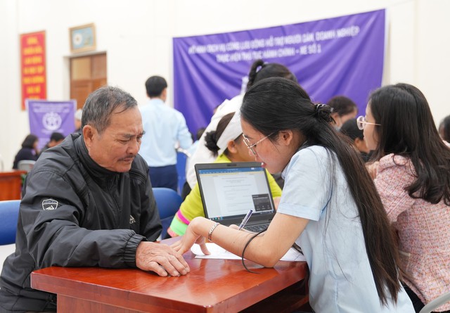 Đưa ‘dịch vụ công lưu động’ đến phục vụ đồng bào dân tộc thiểu số- Ảnh 1. Đưa ‘dịch vụ công lưu động’ đến phục vụ đồng bào dân tộc thiểu số- Ảnh 1.