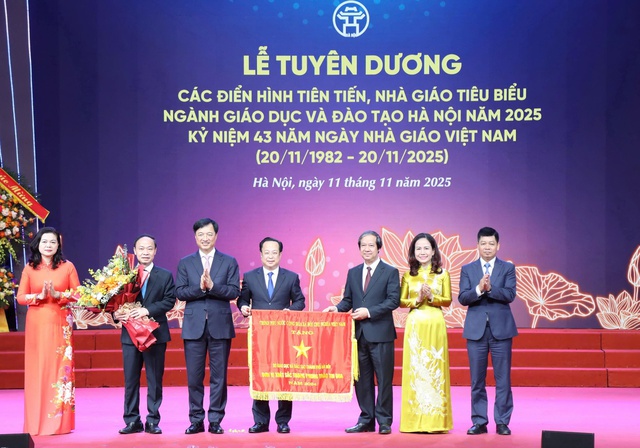 Ngành Giáo dục Thủ đô tuyên dương nhiều điển hình tiên tiến, nhà giáo tiêu biểu- Ảnh 6.