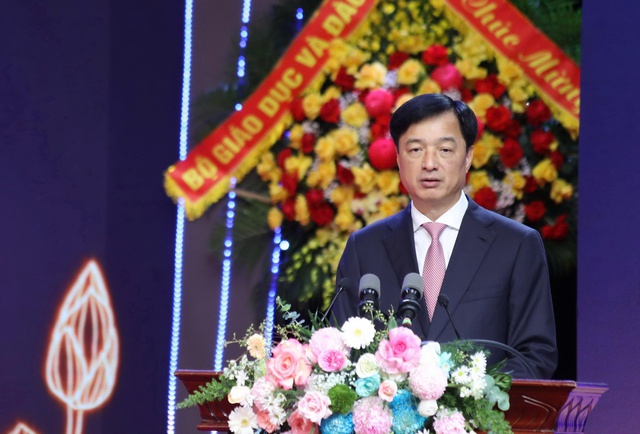 Ngành Giáo dục Thủ đô tuyên dương nhiều điển hình tiên tiến, nhà giáo tiêu biểu- Ảnh 4.