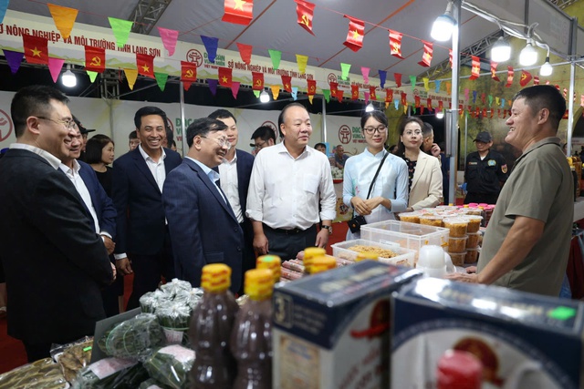 Khai mạc Hội chợ Đặc sản vùng miền Việt Nam năm 2025- Ảnh 2.