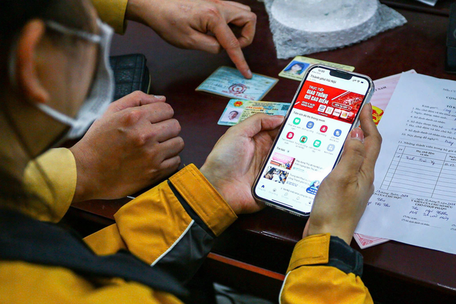 Hơn 30.000 dữ liệu phương tiện và GPLX được người dân gửi lên ứng dụng iHanoi - Ảnh 1. Hơn 30.000 dữ liệu phương tiện và GPLX được người dân gửi lên ứng dụng iHanoi - Ảnh 1.