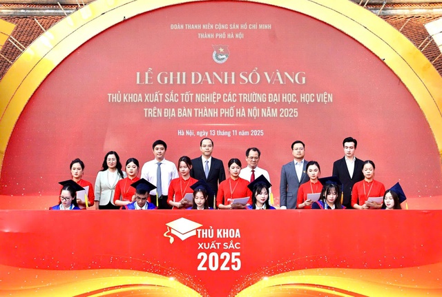 Hà Nội: 95 thủ khoa xuất sắc ghi danh Sổ vàng năm 2025- Ảnh 2. Hà Nội: 95 thủ khoa xuất sắc ghi danh Sổ vàng năm 2025- Ảnh 2.
