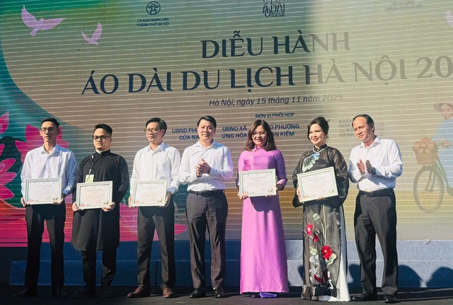 Hơn 1.000 người tham gia Diễu hành Áo dài Du lịch Hà Nội 2025- Ảnh 1. Hơn 1.000 người tham gia Diễu hành Áo dài Du lịch Hà Nội 2025- Ảnh 1.