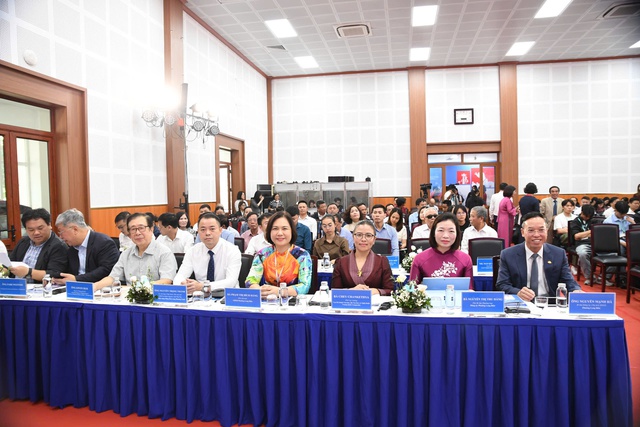 Bảo vệ và phát huy Nghi lễ và trò chơi Kéo co- Ảnh 2. Bảo vệ và phát huy Nghi lễ và trò chơi Kéo co- Ảnh 2.