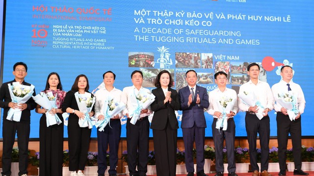 Bảo vệ và phát huy Nghi lễ và trò chơi Kéo co- Ảnh 3. Bảo vệ và phát huy Nghi lễ và trò chơi Kéo co- Ảnh 3.