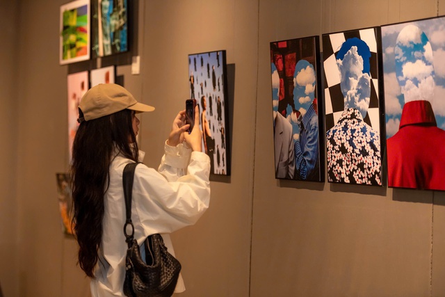 Photo Hanoi'25: Khi Hà Nội 'sống' trong tháng Nhiếp ảnh- Ảnh 2. Photo Hanoi'25: Khi Hà Nội 'sống' trong tháng Nhiếp ảnh- Ảnh 2.