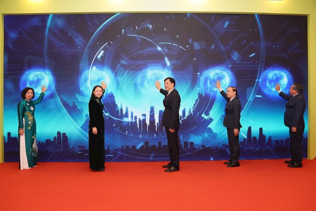 Ra mắt ứng dụng 'Mặt trận số' trên iHanoi- Ảnh 1. Ra mắt ứng dụng 'Mặt trận số' trên iHanoi- Ảnh 1.