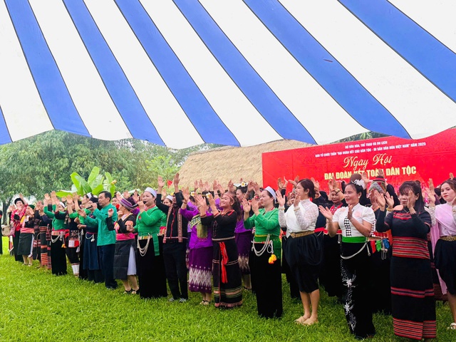 Ngày hội đại đoàn kết các dân tộc: Sắc màu văn hóa hội tụ tại ‘Ngôi nhà chung’- Ảnh 1. Ngày hội đại đoàn kết các dân tộc: Sắc màu văn hóa hội tụ tại ‘Ngôi nhà chung’- Ảnh 1.