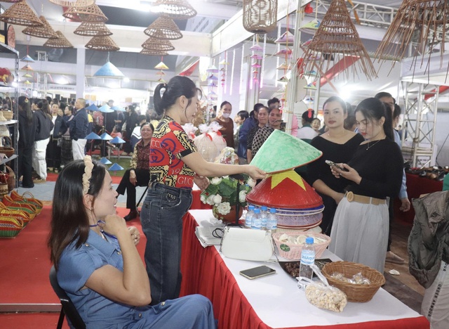 Khẳng định vai trò khuyến công trong lan tỏa giá trị sản phẩm làng nghề- Ảnh 2.