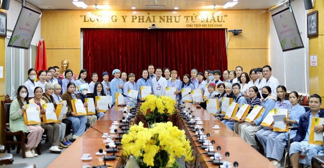 Tri ân các y bác sĩ nhân Ngày Nhà giáo Việt Nam- Ảnh 1. Tri ân các y bác sĩ nhân Ngày Nhà giáo Việt Nam- Ảnh 1.