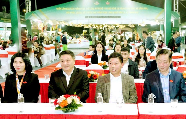 Khai mạc Triển lãm sản phẩm OCOP, làng nghề phục vụ du lịch tại Thanh Oai- Ảnh 1. Khai mạc Triển lãm sản phẩm OCOP, làng nghề phục vụ du lịch tại Thanh Oai- Ảnh 1.