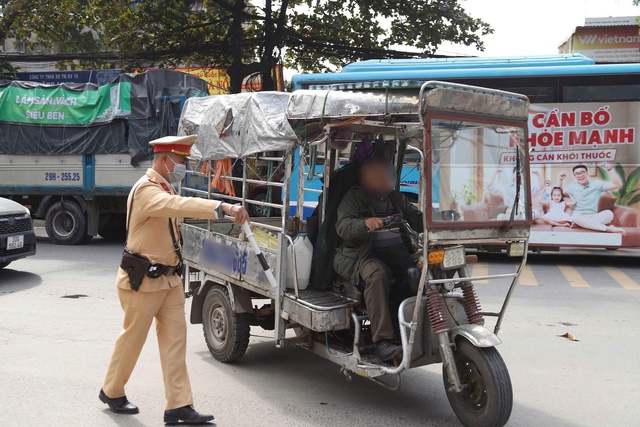 Hà Nội xử phạt 243 trường hợp xe ba bánh tự chế, xe chở hàng cồng kềnh- Ảnh 2.