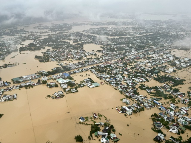 Hà Nội xây dựng kế hoạch hỗ trợ các tỉnh miền Trung khắc phục hậu quả mưa lũ- Ảnh 1.