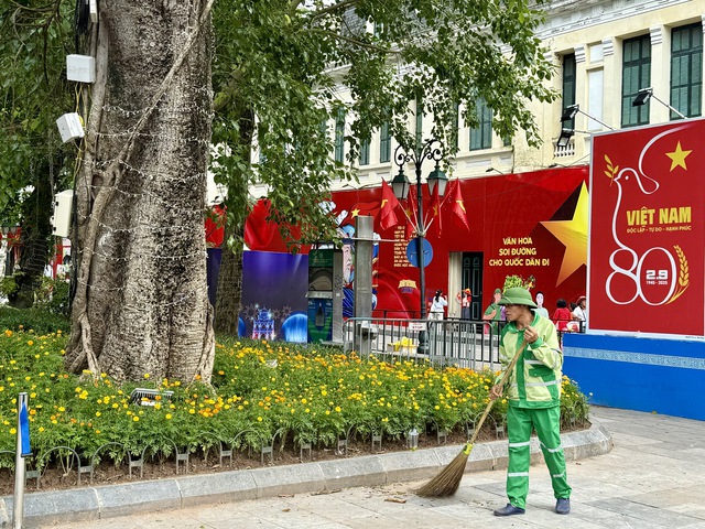 Hà Nội: Bàn giao công tác quản lý duy trì vệ sinh môi trường cho cấp xã- Ảnh 1.