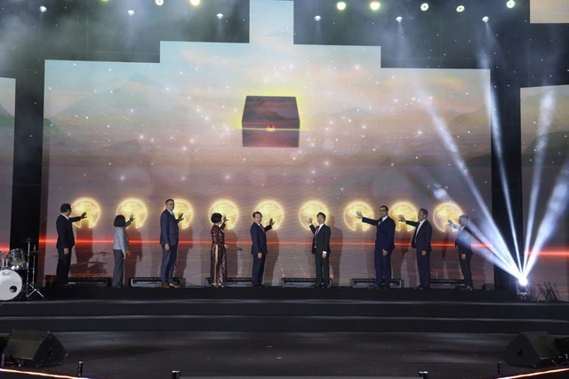 Ấn tượng Lễ khai mạc Festival Thu Hà Nội lần thứ 3 năm 2025- Ảnh 1.