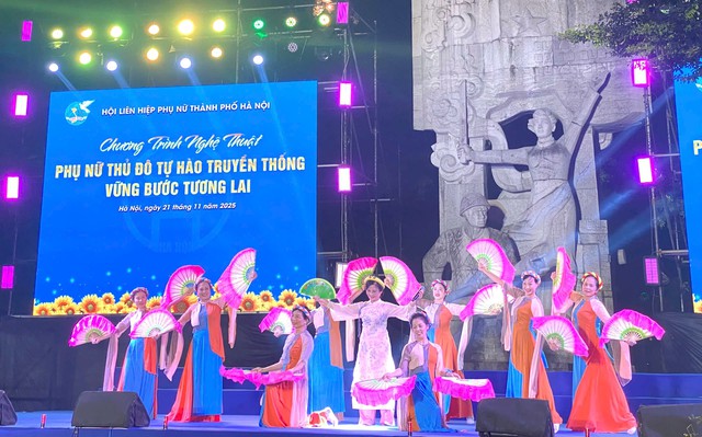 Chương trình nghệ thuật 'Phụ nữ Thủ đô tự hào truyền thống, vững bước tương lai'- Ảnh 2.