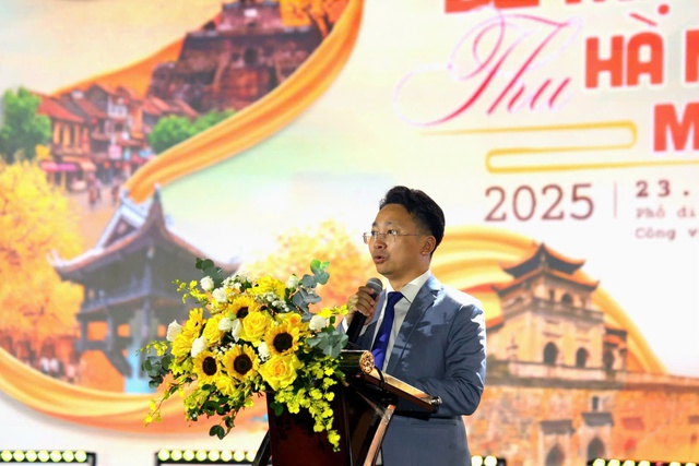 Chung tay ủng hộ đồng bào miền Trung tại Lễ Bế mạc Festival Thu Hà Nội 2025- Ảnh 1.