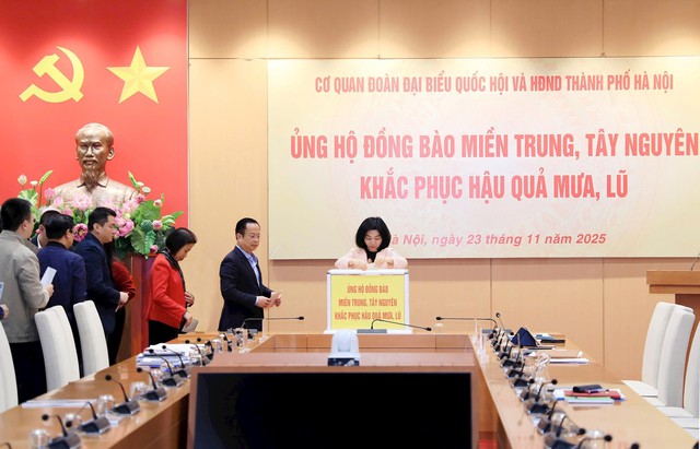 Cơ quan Đoàn đại biểu Quốc hội và HĐND TP. Hà Nội ủng hộ đồng bào bị thiệt hại do mưa lũ- Ảnh 1.