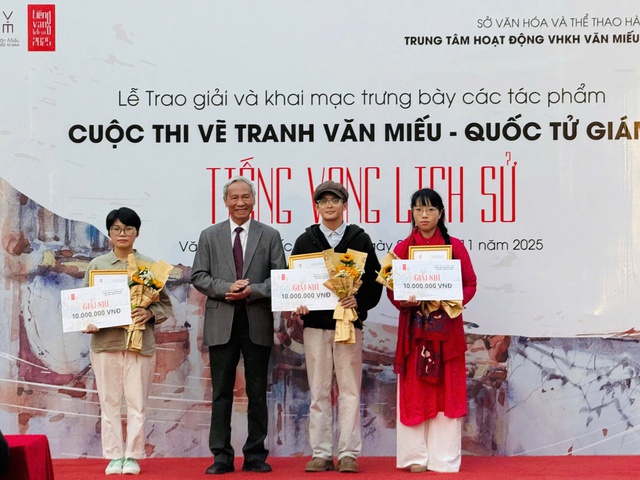 Trưng bày các tác phẩm đoạt giải cuộc thi vẽ tranh 'Tiếng vang lịch sử'- Ảnh 2.