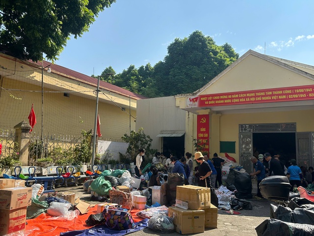 Ngàn bánh chưng và hàng chục tỷ đồng sẻ chia cùng đồng bào vùng lũ- Ảnh 2.