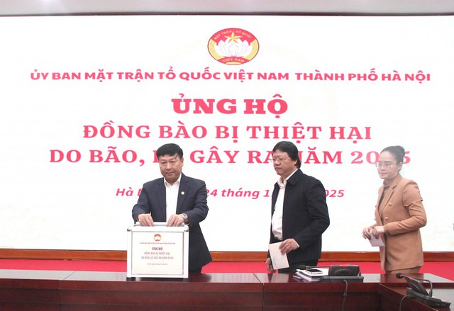 Mặt trận TP. Hà Nội ủng hộ đồng bào bị thiệt hại do bão, lũ- Ảnh 1.