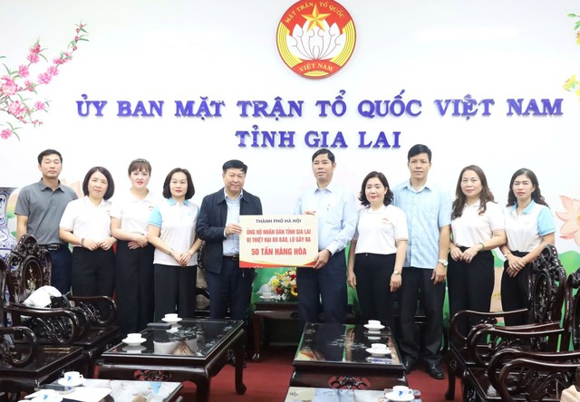 Hà Nội trao tặng 50 tấn hàng hóa hỗ trợ đồng bào tại tỉnh Gia Lai- Ảnh 1.